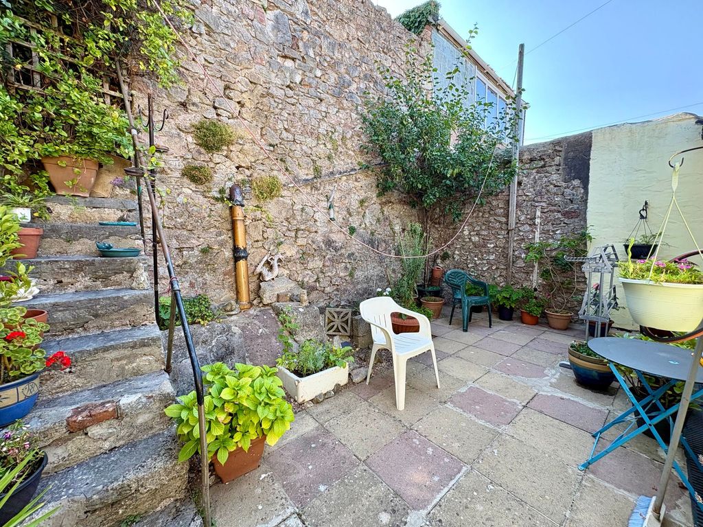 Property photo 2 of 25