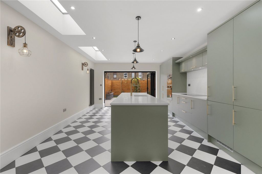 Property photo 3 of 41 Picture No. 68