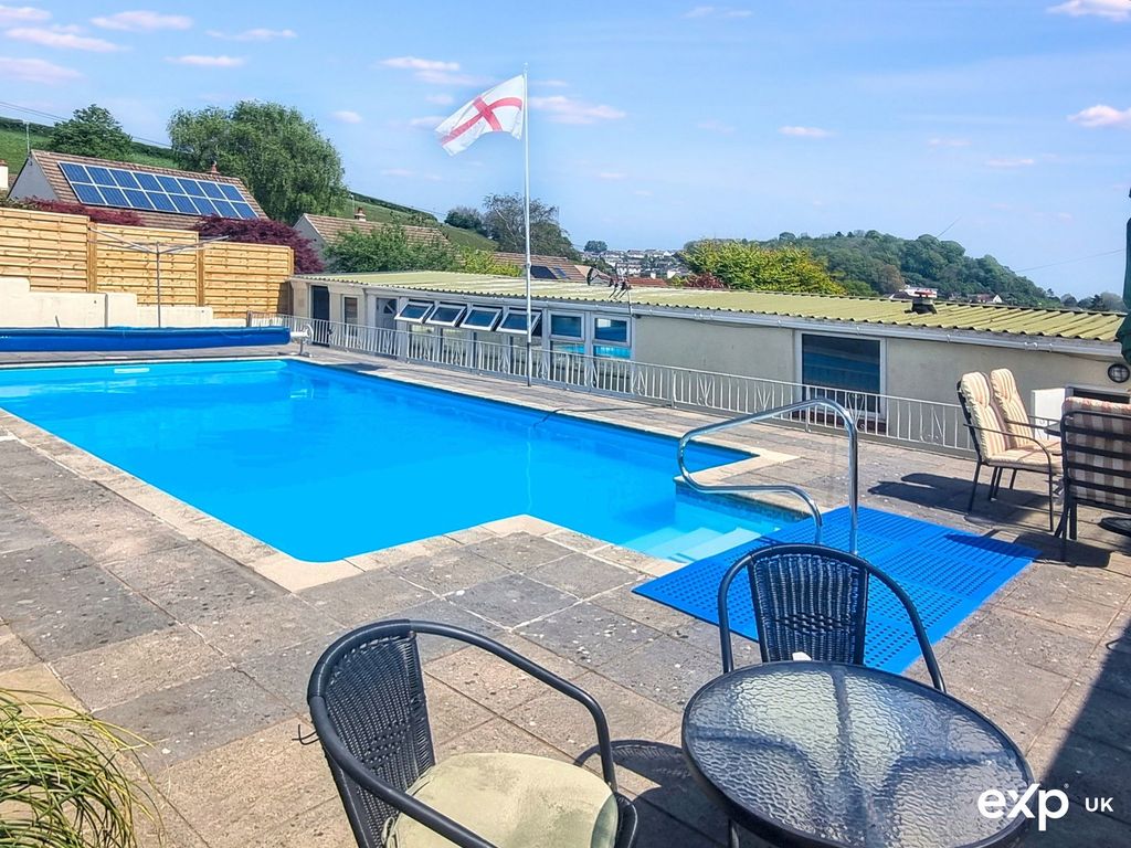 Property photo 3 of 27