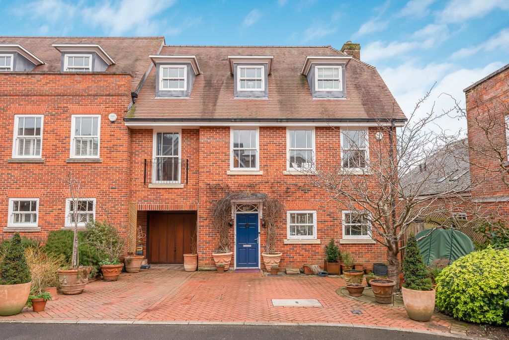 Property photo 1 of 20 Front