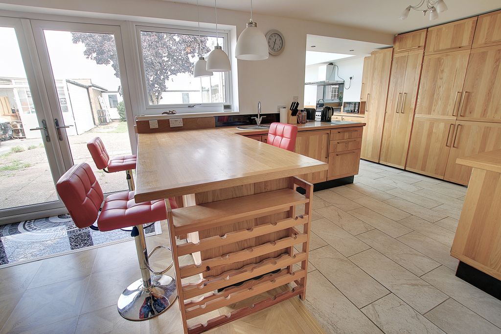 Property photo 3 of 23
