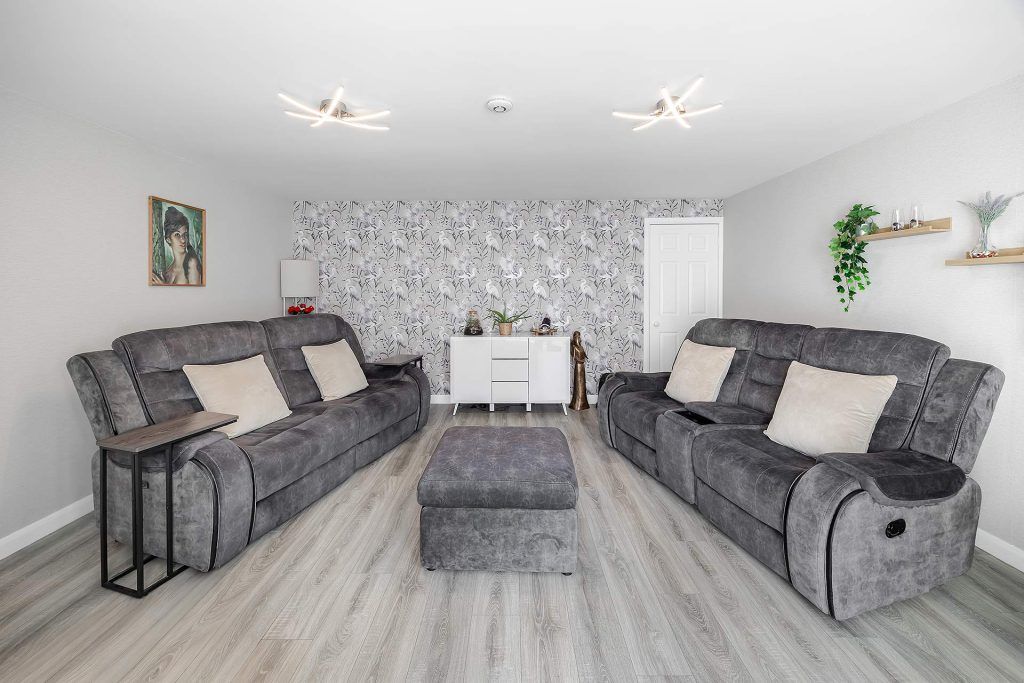 Property photo 3 of 32