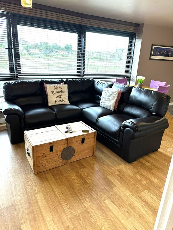 Property photo 3 of 11 Open Plan Lounge