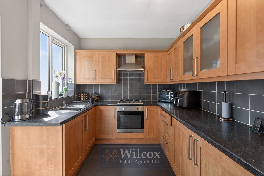 Property photo 3 of 22