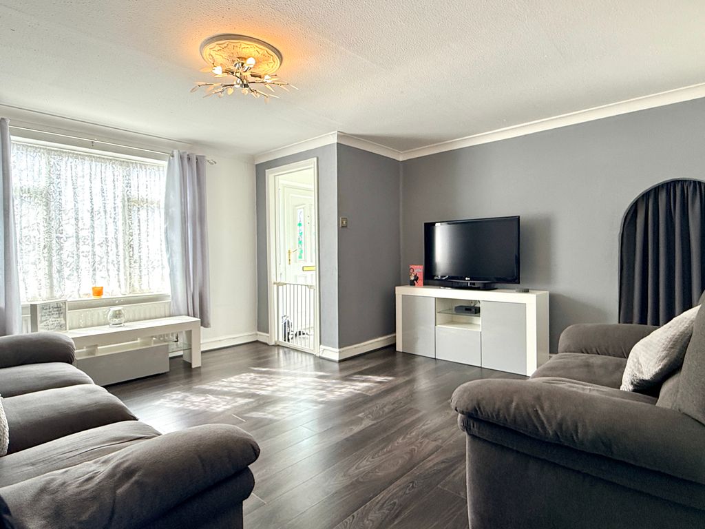 Property photo 1 of 14 Lounge