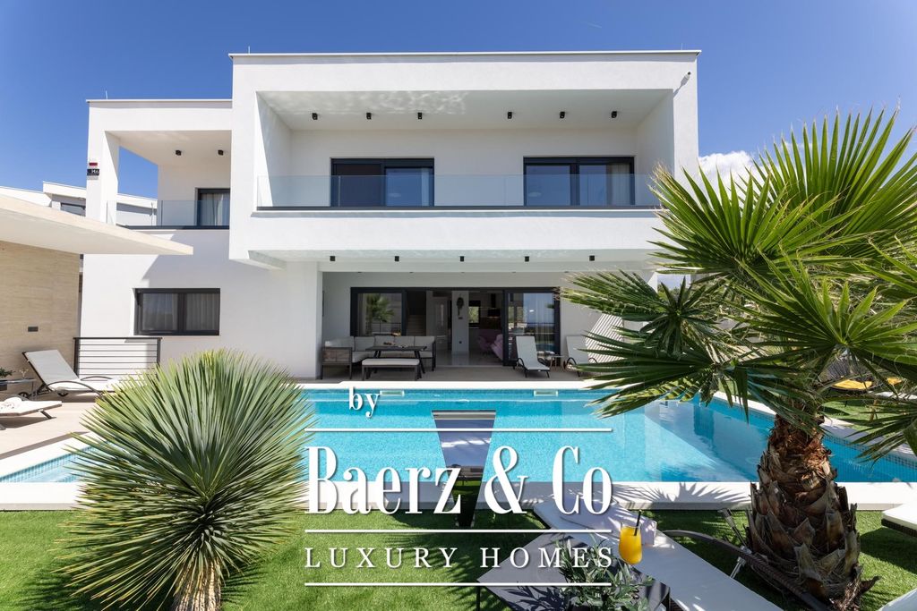 Property photo 3 of 35