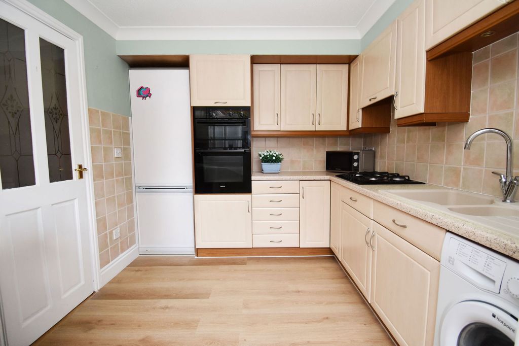 Property photo 3 of 24