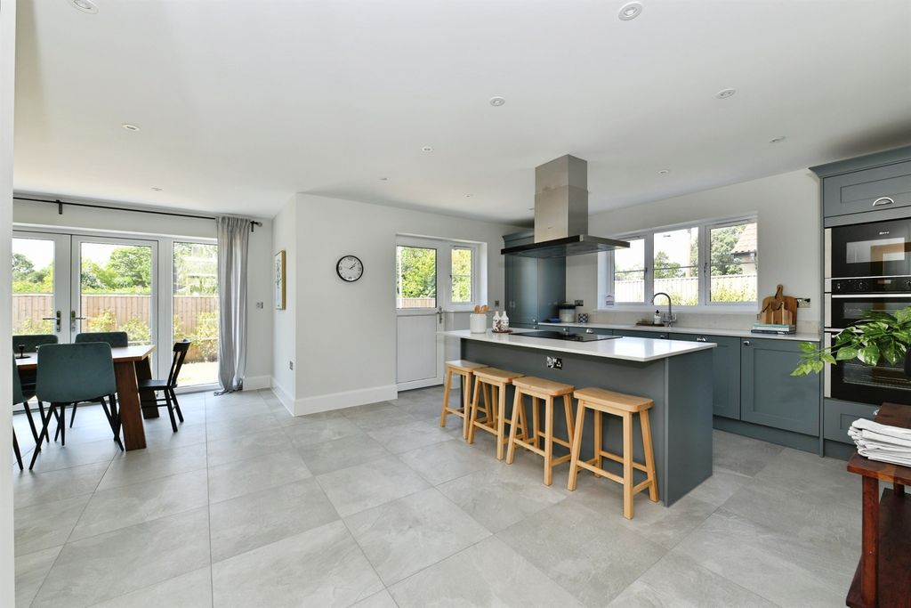 Property photo 3 of 39