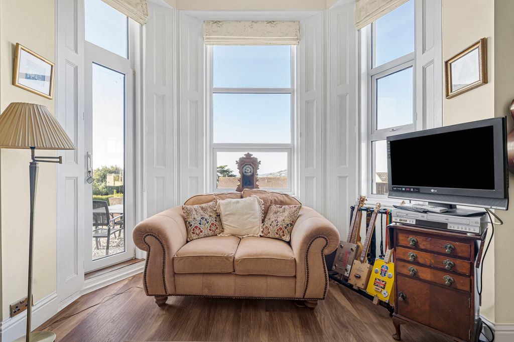 Property photo 3 of 19