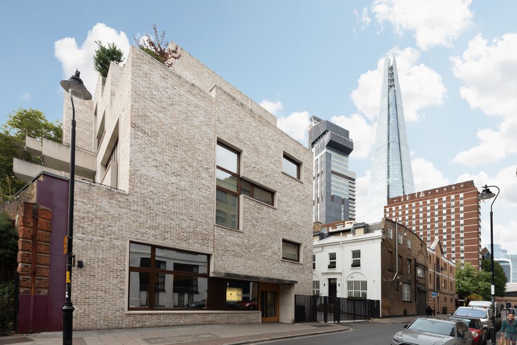 Property photo 1 of 5