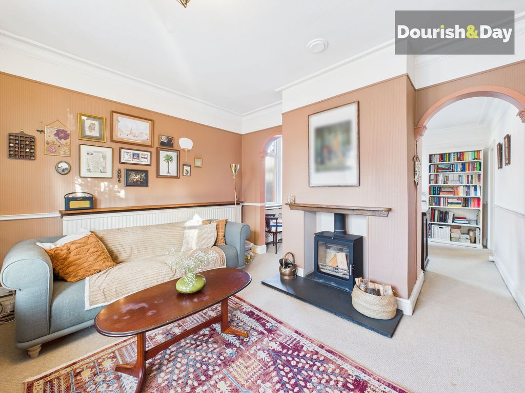 Property photo 2 of 26