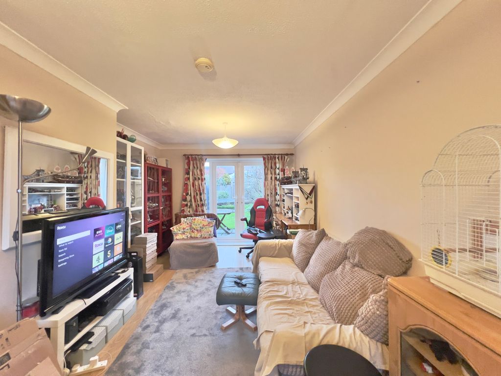 Property photo 1 of 7 Living Room