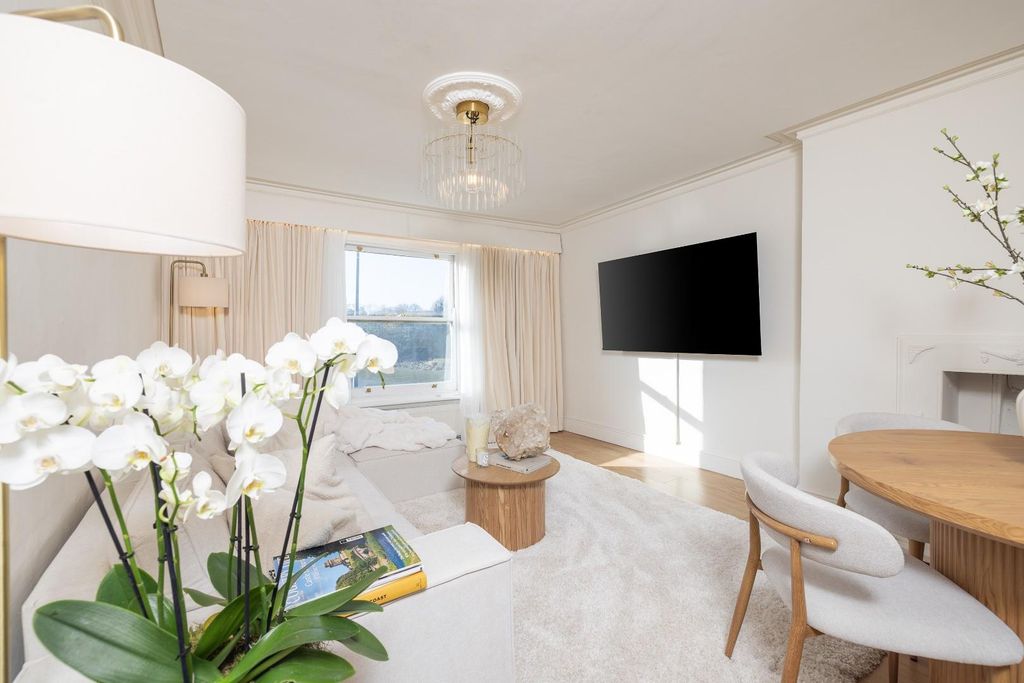 Property photo 3 of 33 Char9861.Jpg