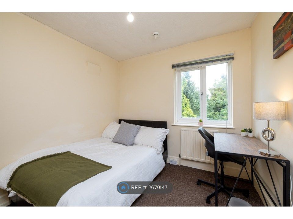 Property photo 3 of 9 Desks And Storage