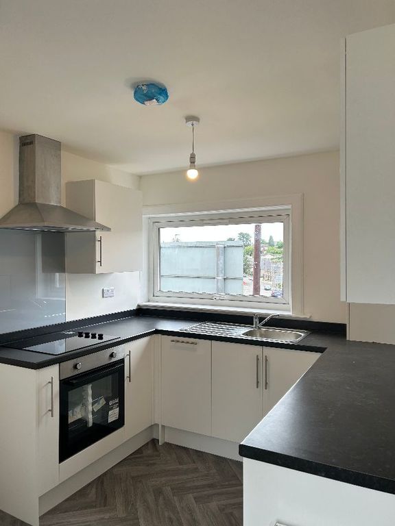 Property photo 2 of 10 Kitchen