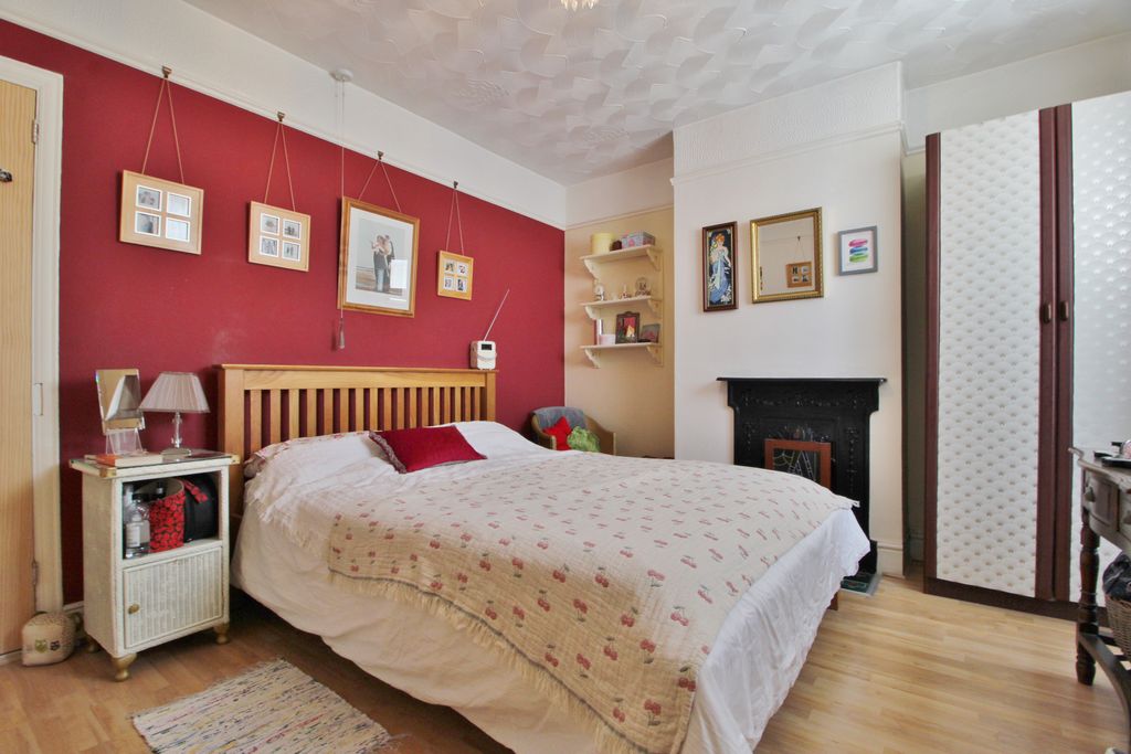 Property photo 3 of 17