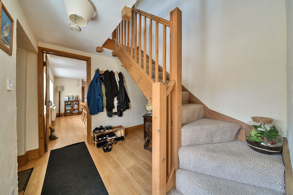 Property photo 2 of 34