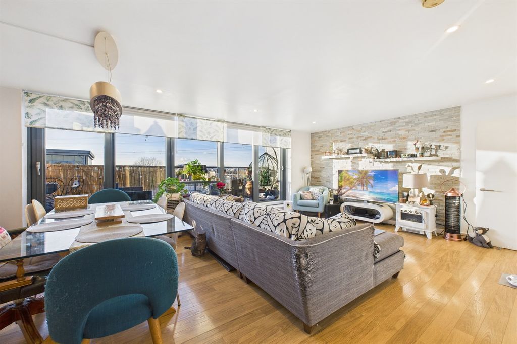 Property photo 2 of 14 Living Room