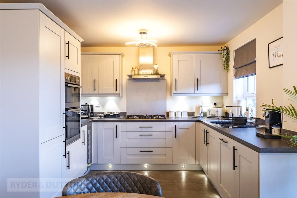 Property photo 3 of 24 Kitchen