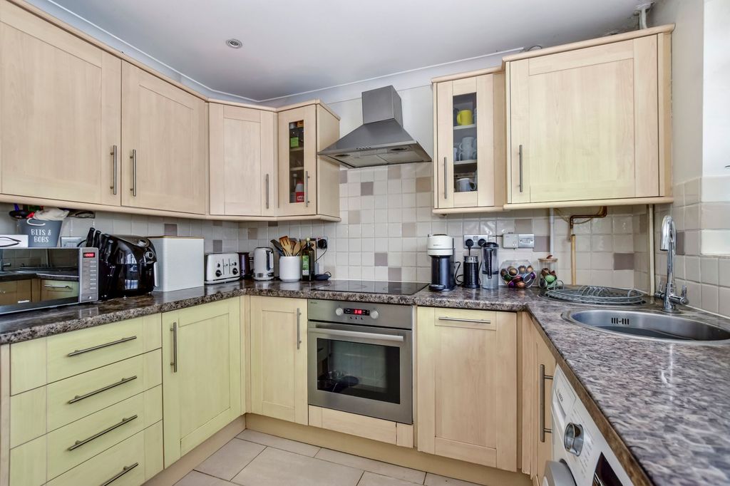 Property photo 3 of 14