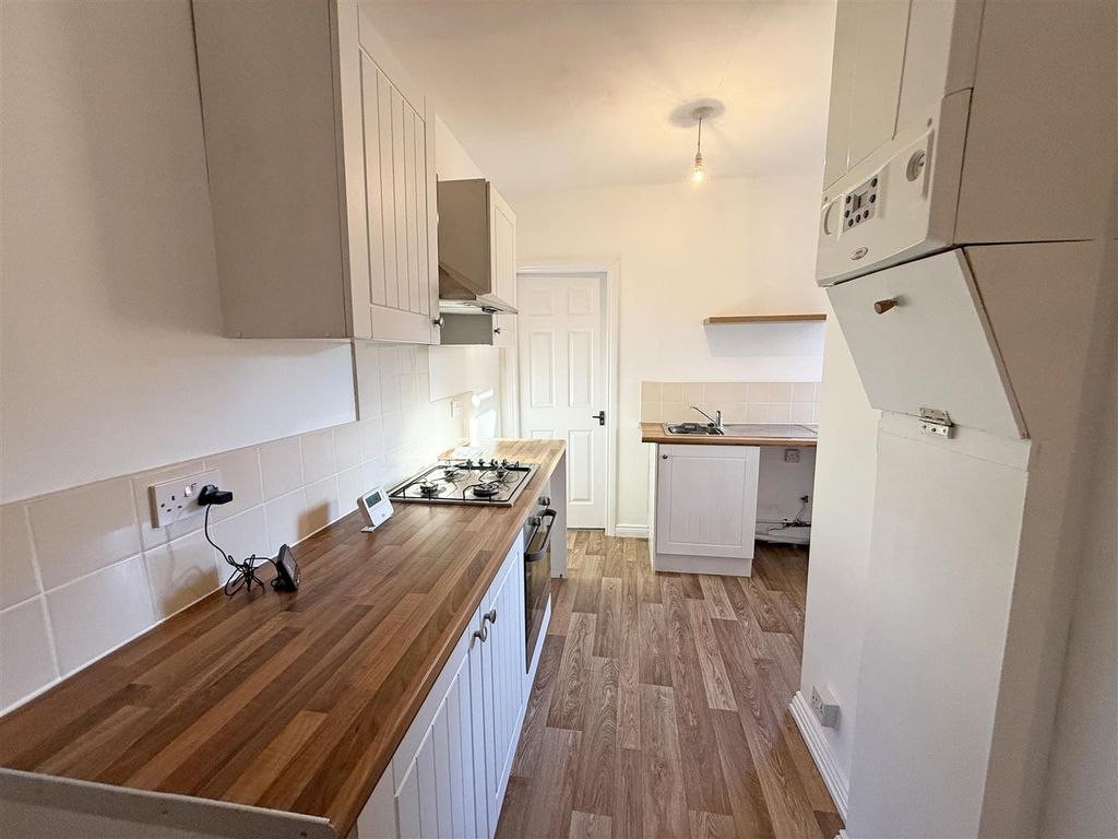 Property photo 3 of 7 Kitchen.Jpg