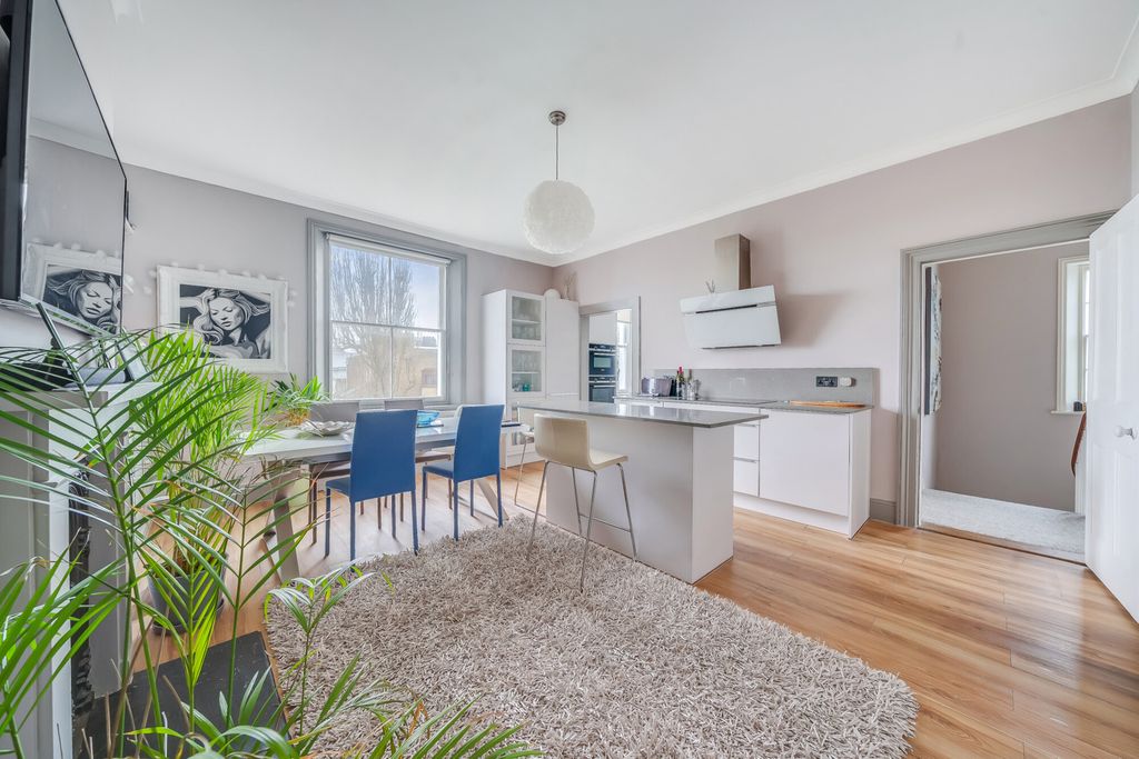 Property photo 2 of 18 Kitchen