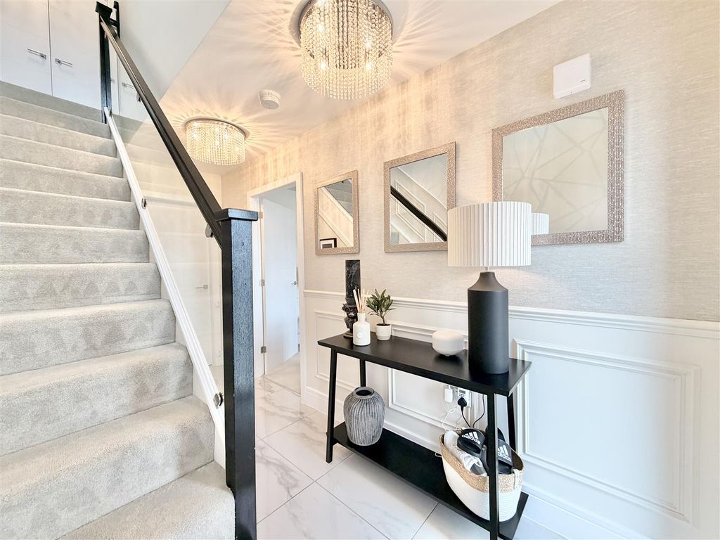 Property photo 2 of 43 Hallway