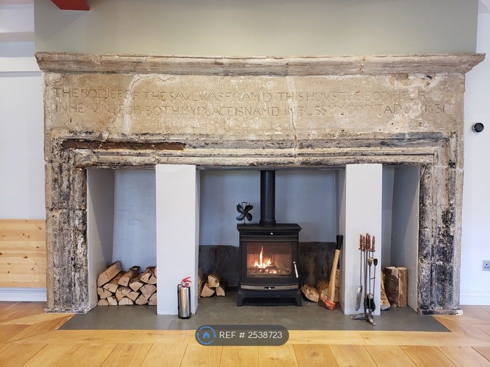 Property photo 1 of 19 Original Fireplace 1631