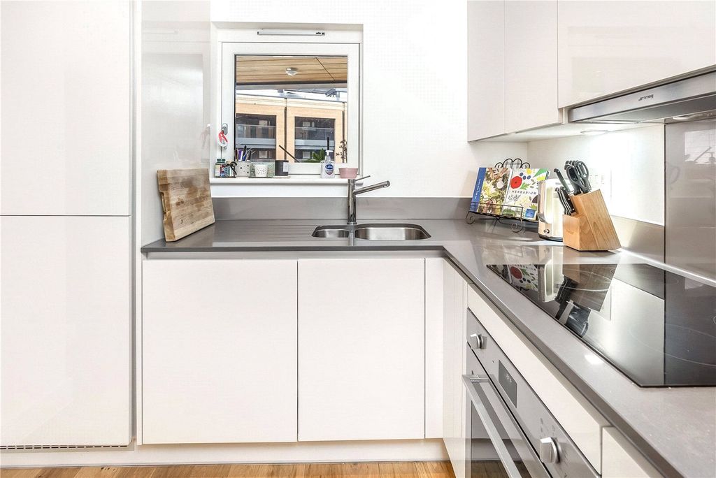 Property photo 2 of 14 Picture No. 17