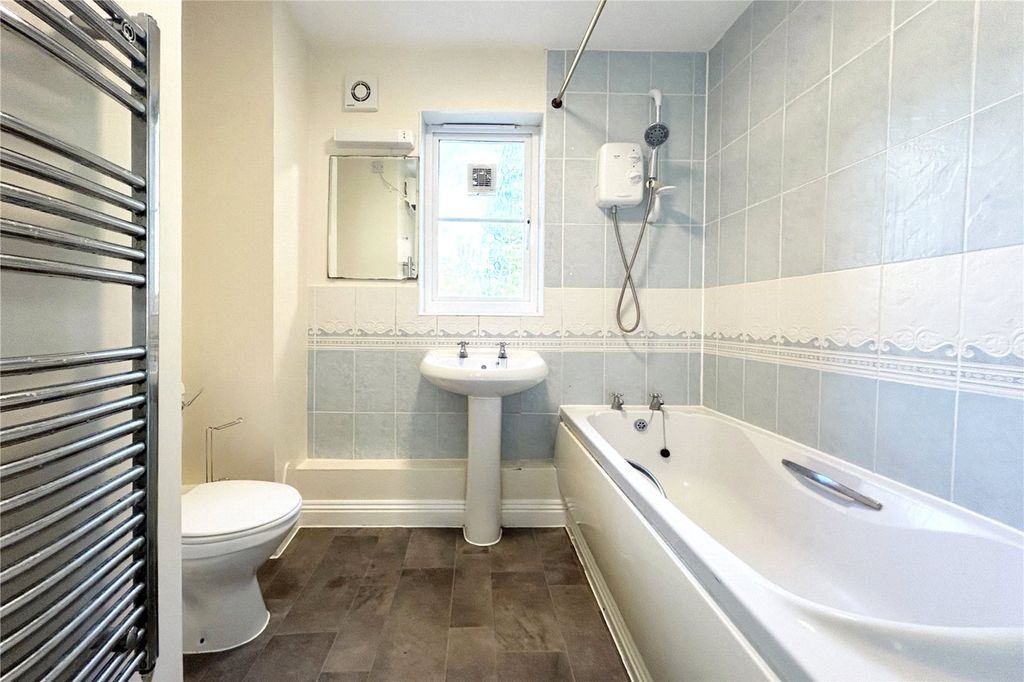 2 bed flat to rentBasingfield Close, Old Basing, Basingstoke, Hampshire RG24 photo 5