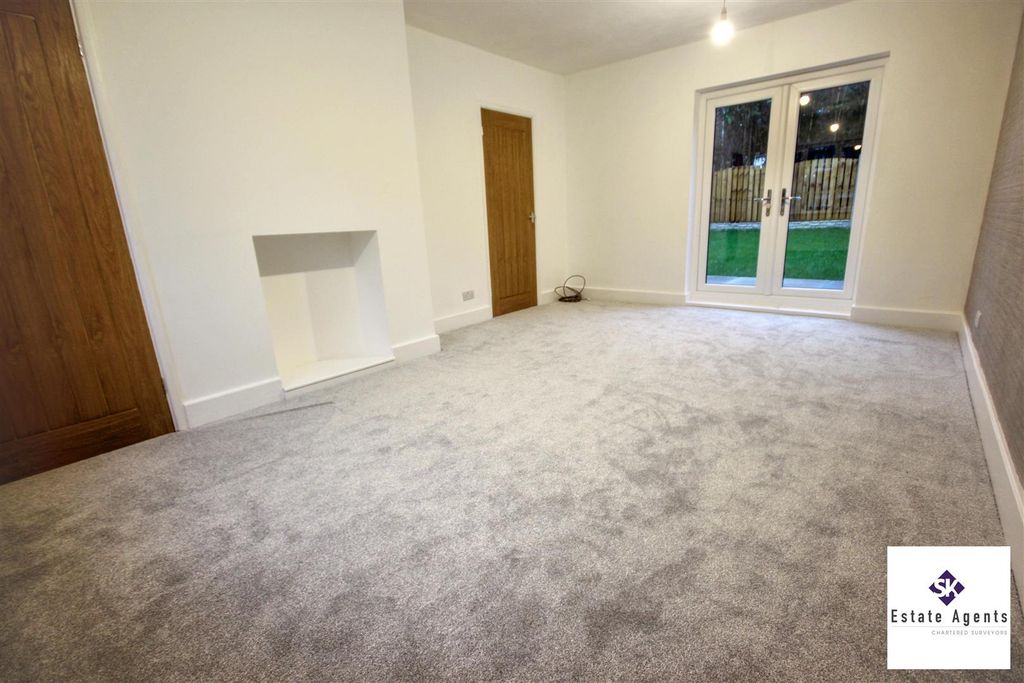 Property photo 3 of 20 Lounge