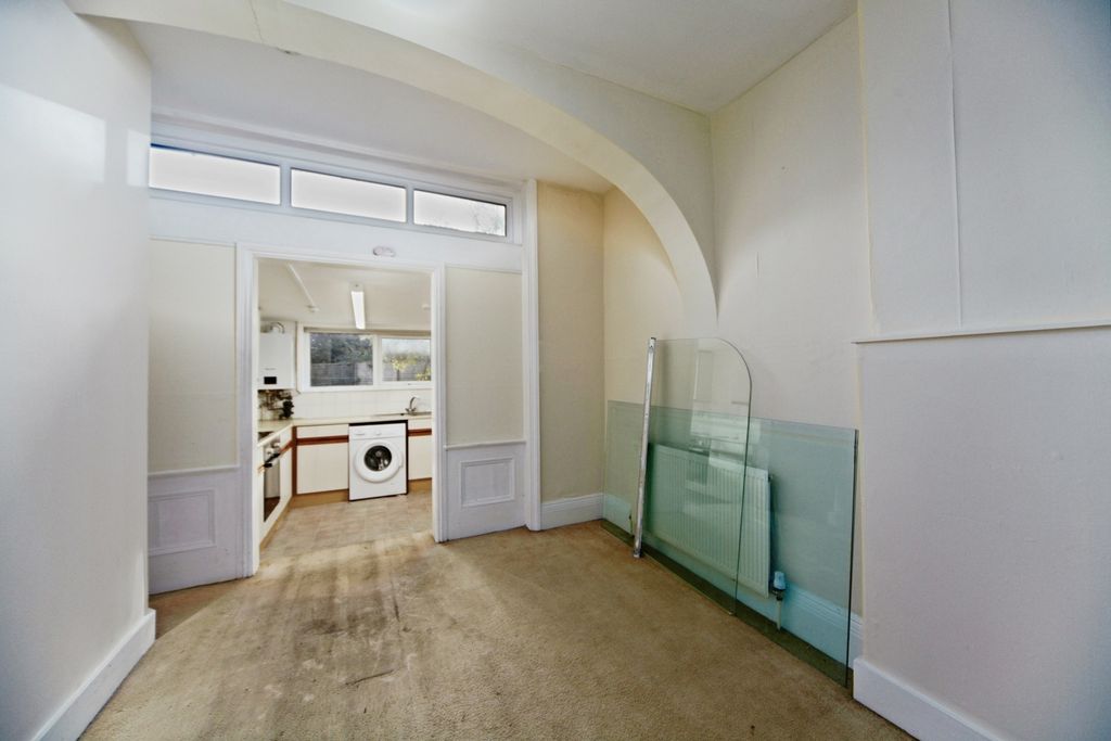 Property photo 3 of 17 Photo