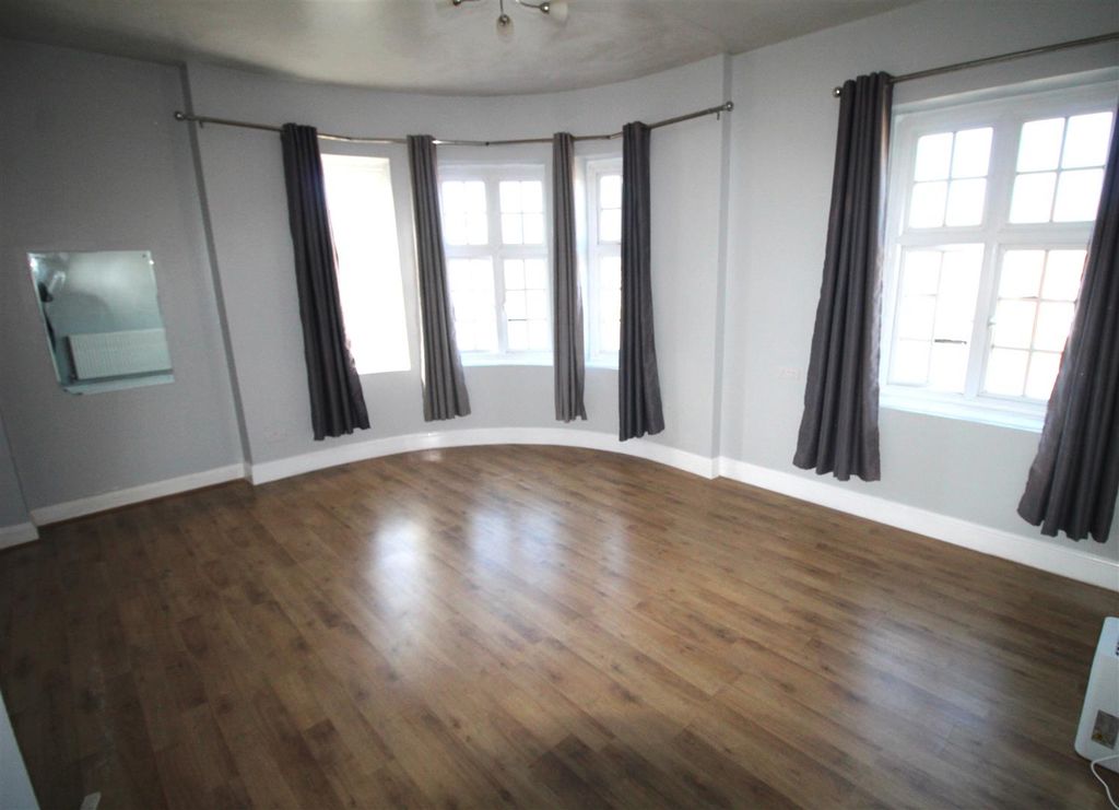 Property photo 2 of 8 Lounge Pic.Jpg