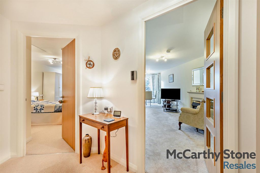 Property photo 2 of 26 8673745-Interior09-800.Jpg