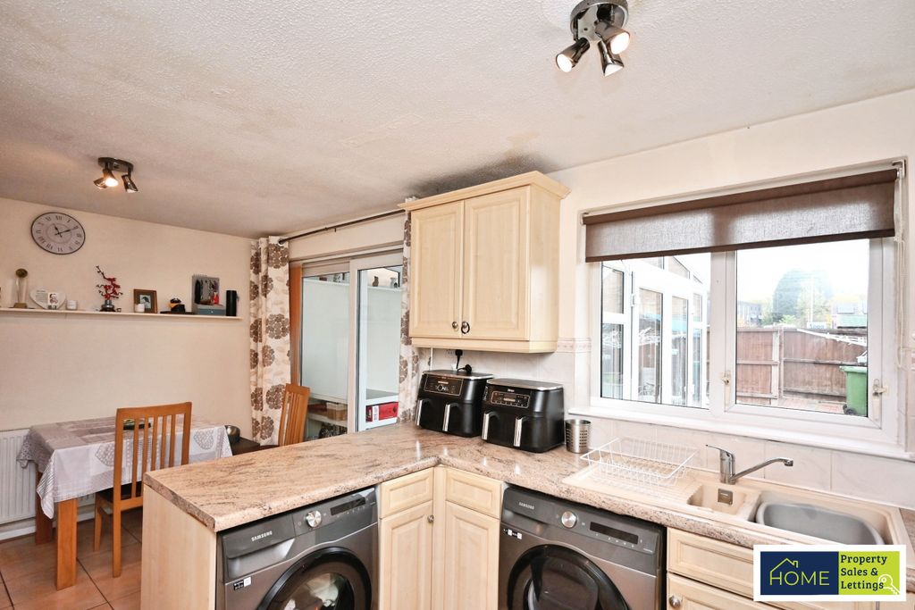 Property photo 3 of 19 41351423-Dsc_1177