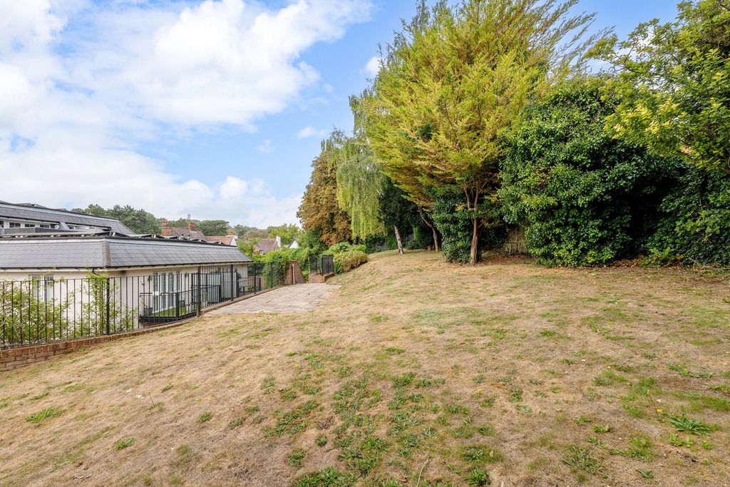 Property photo 3 of 27