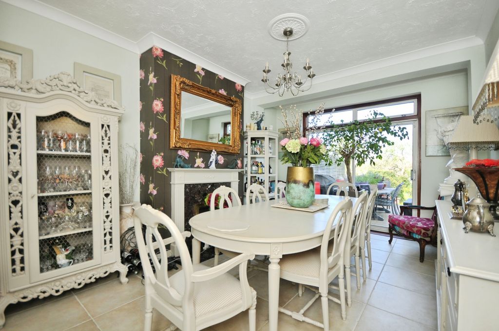 Property photo 2 of 15 Dining Room