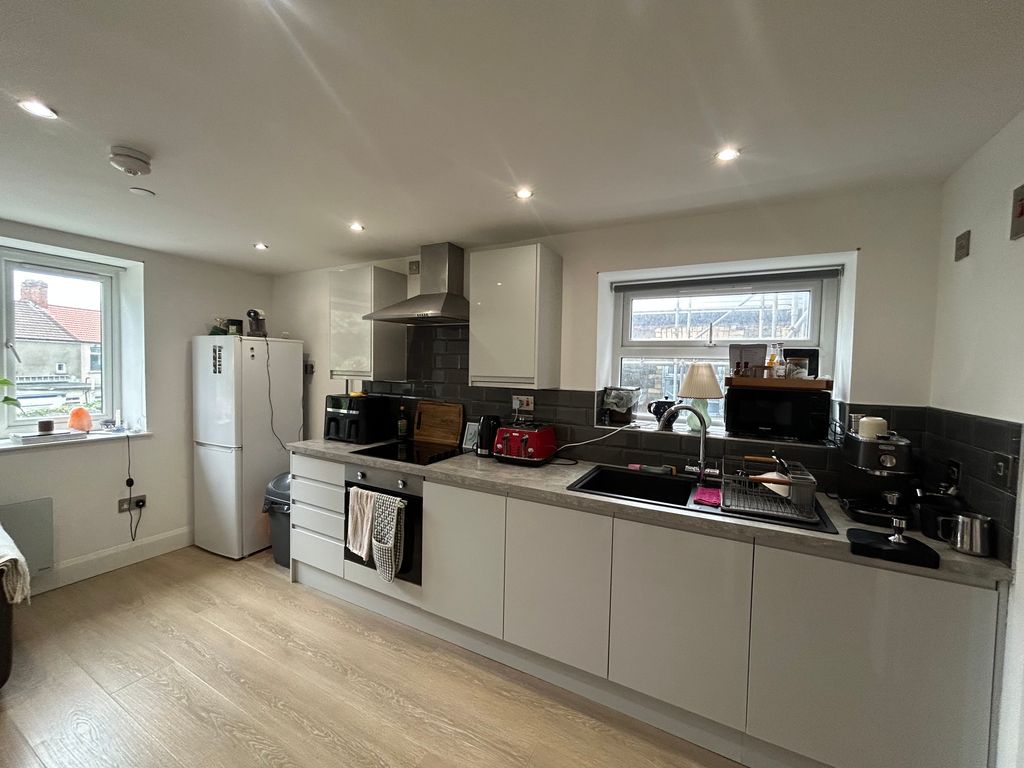 Property photo 2 of 6 Kitchen