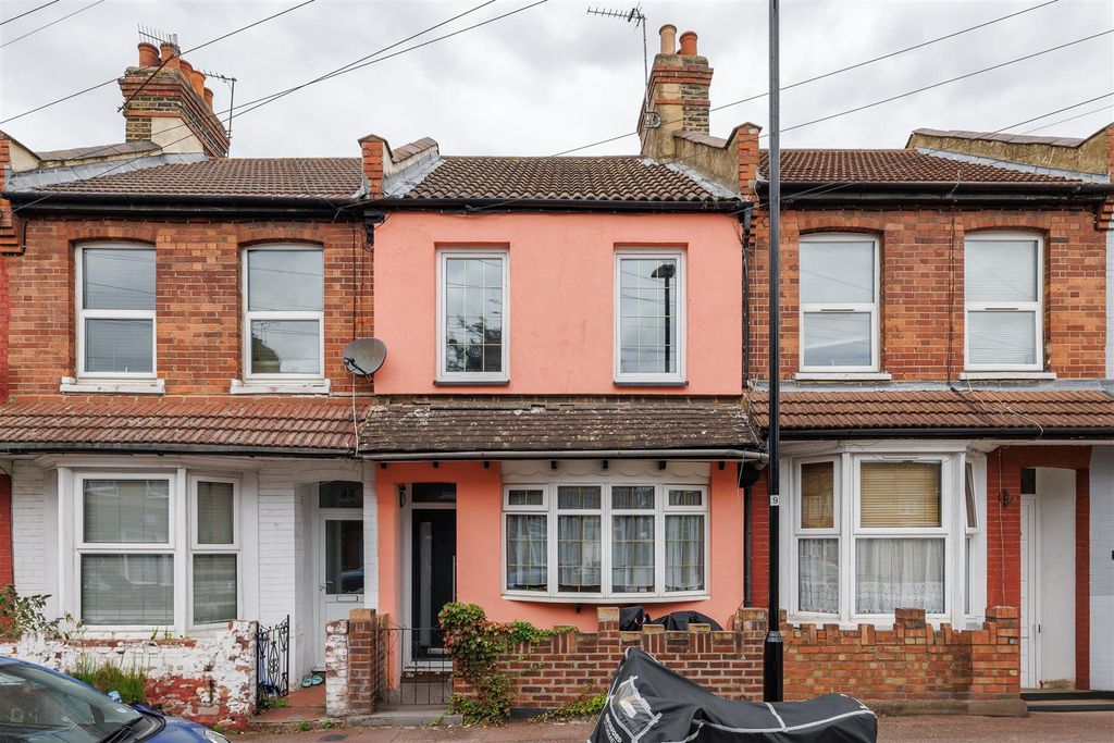 Property photo 1 of 26 Falcon Street, E13