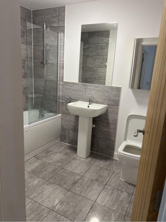 Property photo 3 of 5 Bathroom.Jpg