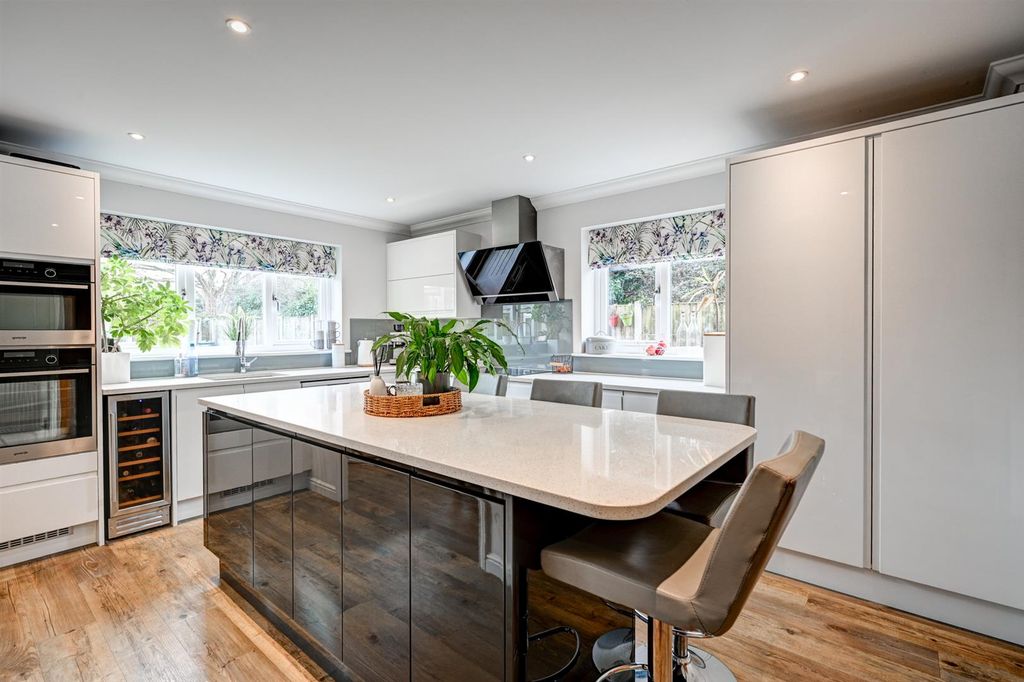 Property photo 2 of 22 Kitchen Breakfast Room 1.Jpg