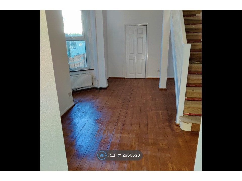 Property photo 1 of 13 Lounge