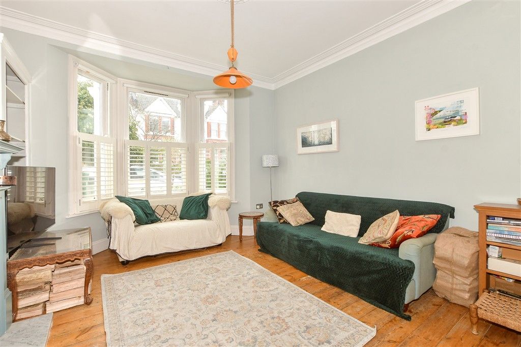 Property photo 1 of 14 Lounge