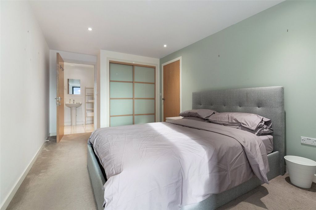 Property photo 3 of 22 Picture No. 05