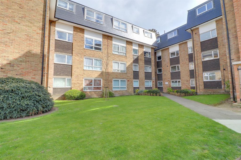 Property photo 1 of 8