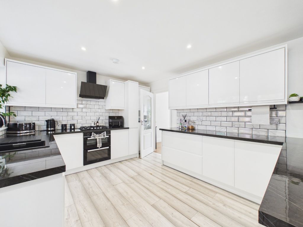 Property photo 2 of 17 4469295