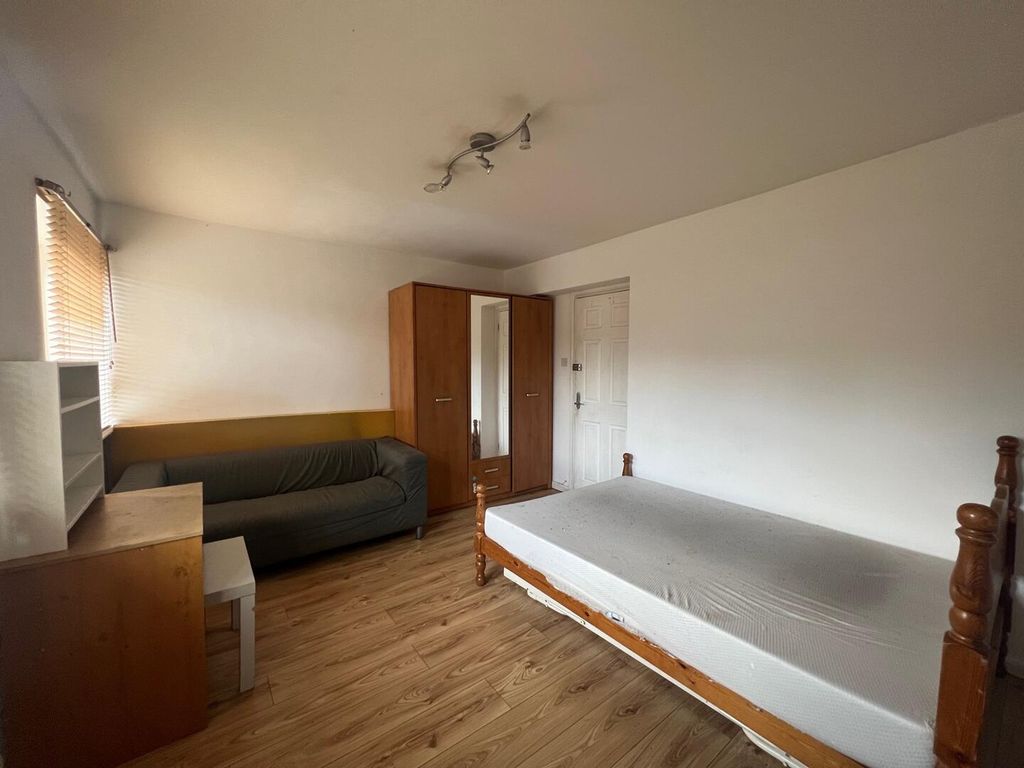 Property photo 2 of 8 Living Room