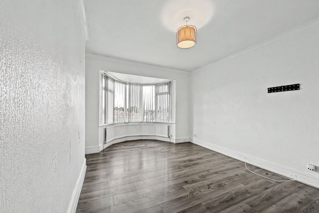 Property photo 3 of 18 230 Whickham View, Newcastle Upon Tyne, Tyne And Wear, Ne15 7HQ