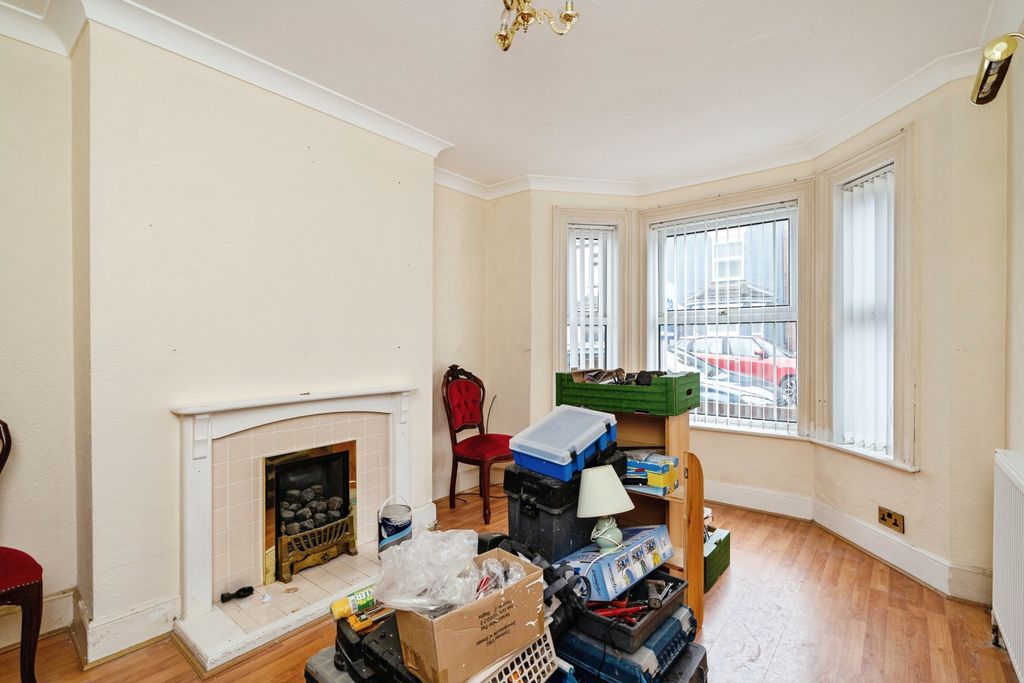 Property photo 2 of 20 Lounge