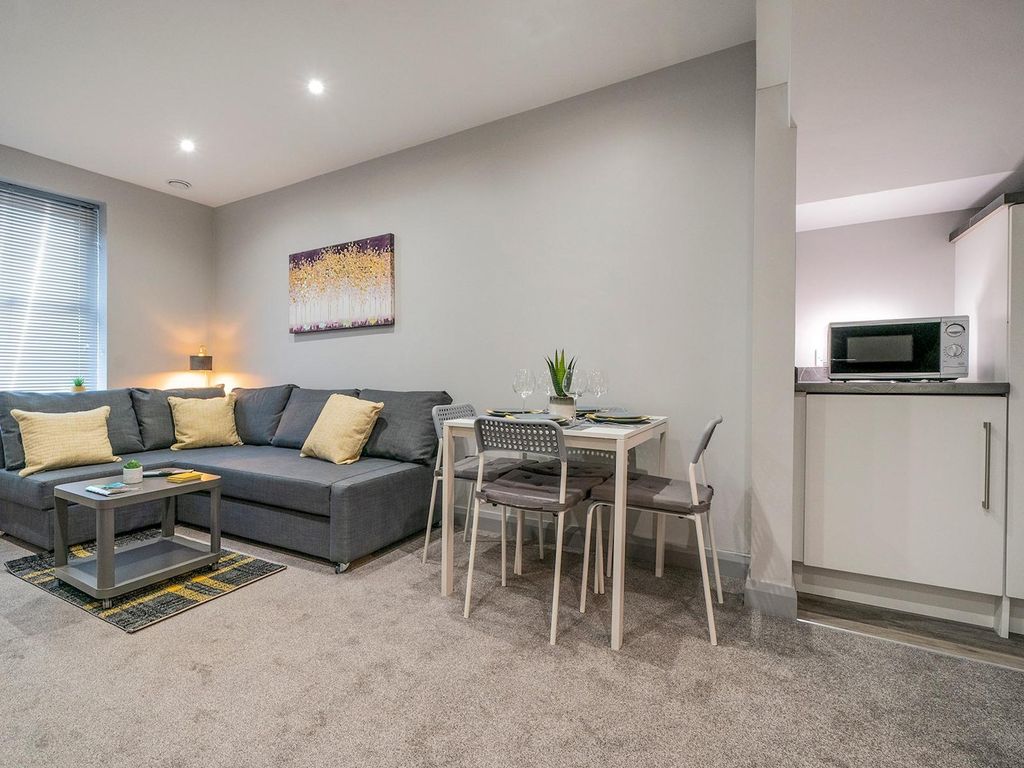 Property photo 1 of 18 Living Room